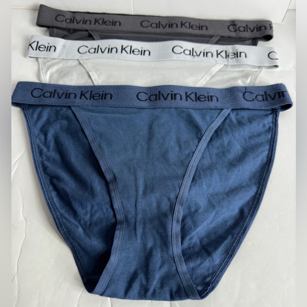 NWOT 3Pcs Calvin Klein women’s underwears size small